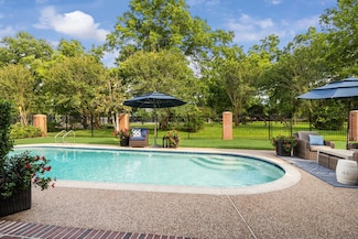 51 Dartmoor St, Sugar Land, TX 77479