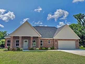 58 Lantana Ct, Lake Jackson, TX 77566