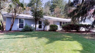 11 Country Club Dr, Chelmsford, MA 01824
