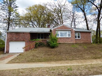 393 Tiffany St, Springfield, MA 01108