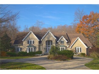 900 W Hill Dr, Gates Mills, OH 44040