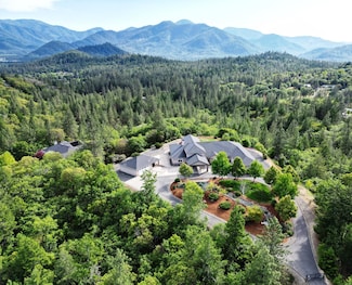 2054 Jaynes Dr, Grants Pass, OR 97527