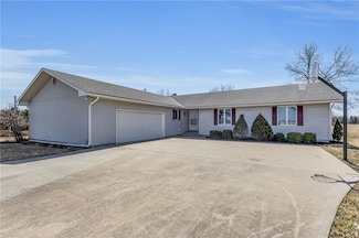 2552 Stafford Rd, Ottawa, KS 66067