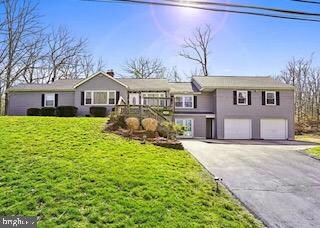 18411 Woodland Dr, Triangle, VA 22172