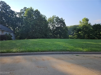 185 Creekside Dr, Garfield Heights, OH 44125