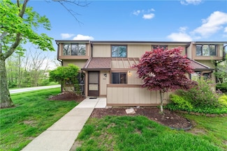 11560 Harbour Light Dr, North Royalton, OH 44133