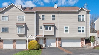 116 Old Village Ln, Bethel Park, PA 15102
