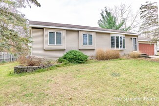 10833 Deerwood Dr SE, Lowell, MI 49331