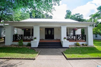 402 8th St N, Clanton, AL 35045