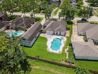 811 Hackberry Ln, Friendswood, TX 77546