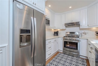302 Portland Cir, Huntington Beach, CA 92648