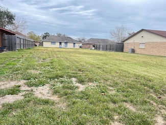 7308 Robin Ln, Texas City, TX 77591