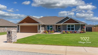 1022 Village Dr, Grove, OK 74344