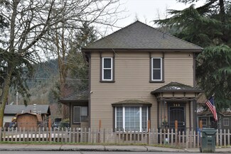 268 N 2nd Ave, Gold Hill, OR 97525