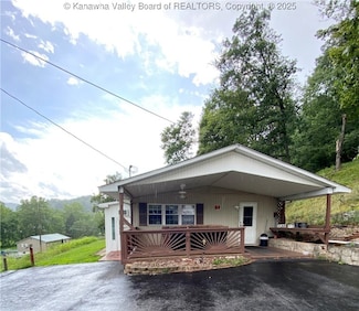 5211 Flatwoods Rd, Ravenswood, WV 26164