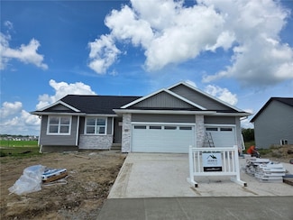 3329 Center Ct, Cedar Rapids, IA 52411