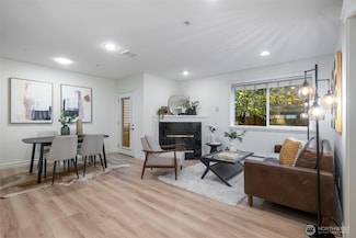 717 E Denny Way Unit 1A, Seattle, WA 98122