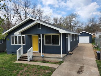 1027 N Warren Ave, Springfield, MO 65802