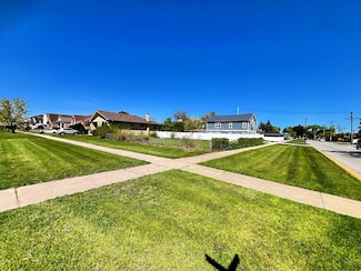 6910 43rd St, Stickney, IL 60402