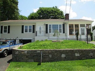 8 Mongone Dr, Johnston, RI 02919