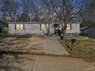 4635 White Ash Dr, High Ridge, MO 63049