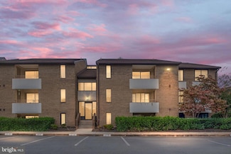 511 Florida Ave Unit 204, Herndon, VA 20170