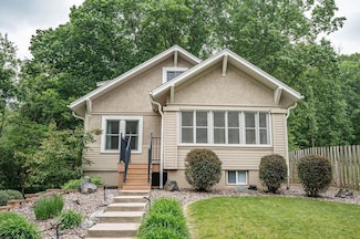729 Auth St, Durand, WI 54736