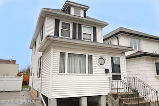 9 New Ln, Staten Island, NY 10305