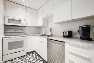 550 N Villa Ct Unit 205, Palm Springs, CA 92262