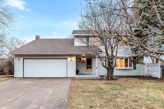 3778 Gresham Way N, Saint Paul, MN 55128