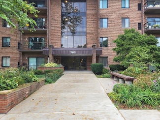 7510 Farmingdale Dr Unit 104, Darien, IL 60561