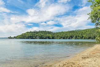 25 S Mayhew Rd, Hebron, NH 03241