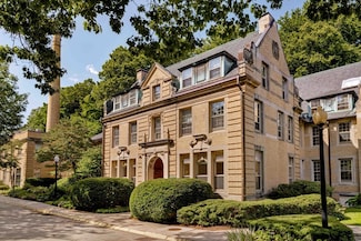 65 Glen Rd Unit H4, Brookline, MA 02445