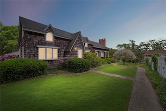 9 Lakeland Ave, Patchogue, NY 11772