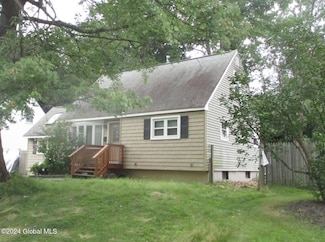 25 Bauer Dr, Albany, NY 12205