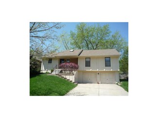 10908 N Kenwood Ave, Kansas City, MO 64155
