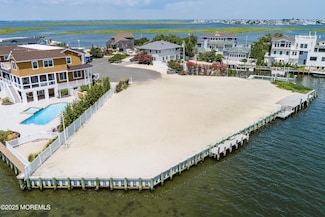 41 W Holly Dr, Beach Haven, NJ 08008
