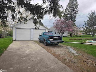 202 7th Ave SW, State Center, IA 50247