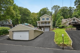 106 Mcgregor Ave, Mount Arlington, NJ 07856