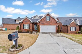 4011 Saint Andrews Ct, Cramerton, NC 28032
