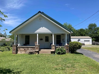 207 11th St, Mena, AR 71953
