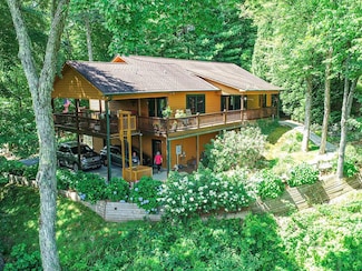 686 Winding Ridge Dr, Dillard, GA 30537