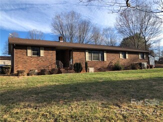 2565 Primrose Dr, Morganton, NC 28655