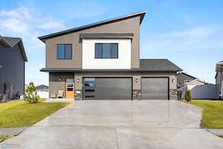 752 Cathy Dr W, Riverside, ND 58078