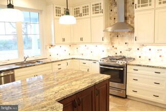 2670 Long Ridge Dr, Hellertown, PA 18055