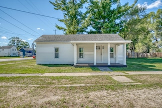 116 E 8th St, Evart, MI 49631