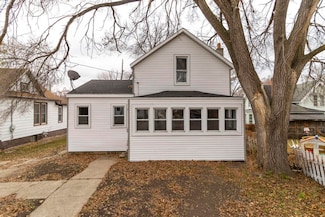 325 W Stearns St, Freeport, IL 61032