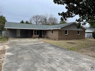 203 Bedivere Dr, Warner Robins, GA 31093