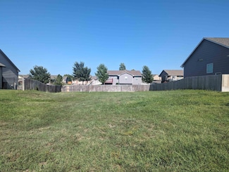 206 Springlake Ct, Newton, KS 67114