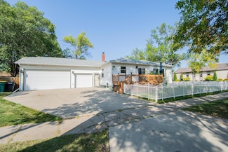 320 2nd St E, West Fargo, ND 58078